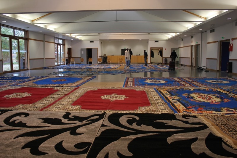 Photo Veille Magal Mise En Place Salle Et Coran Et Mbernde