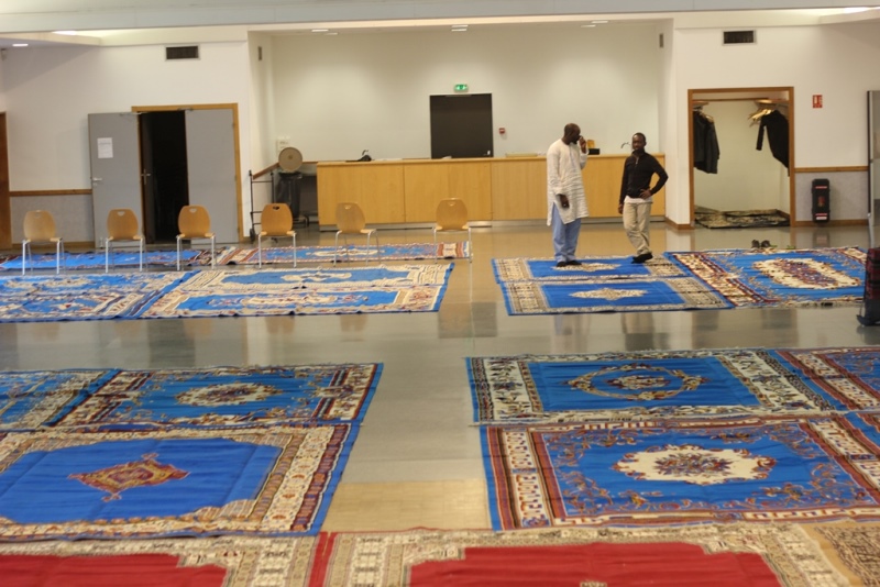 Photo Veille Magal Mise En Place Salle Et Coran Et Mbernde