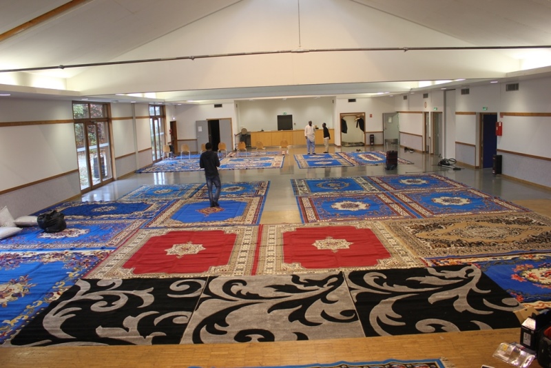 Photo Veille Magal Mise En Place Salle Et Coran Et Mbernde