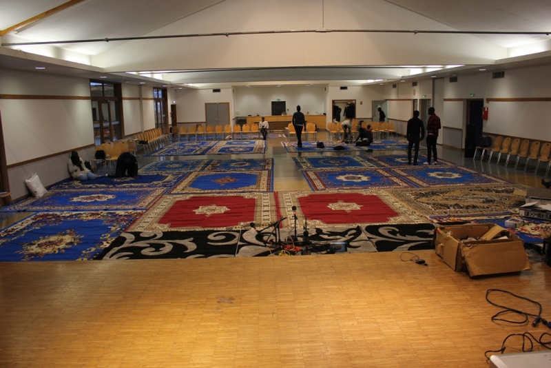 Photo Veille Magal Mise En Place Salle Et Coran Et Mbernde