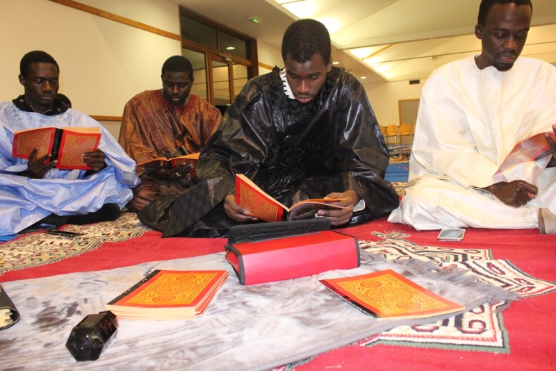 Photo Veille Magal Mise En Place Salle Et Coran Et Mbernde