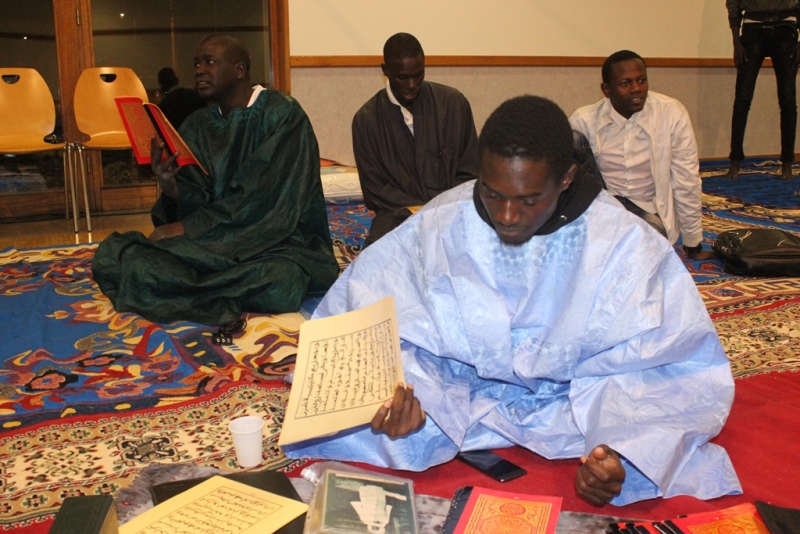 Photo Veille Magal Mise En Place Salle Et Coran Et Mbernde