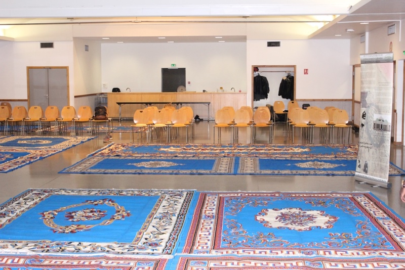 Photo Veille Magal Mise En Place Salle Et Coran Et Mbernde