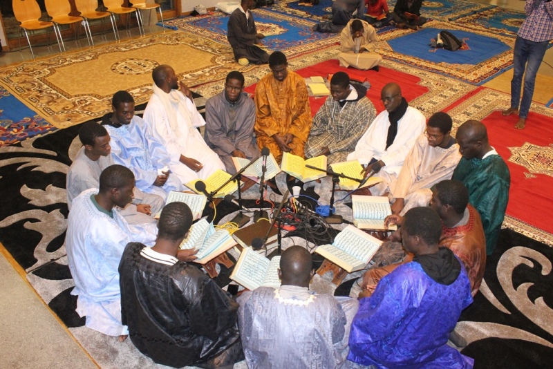 Photo Veille Magal Mise En Place Salle Et Coran Et Mbernde