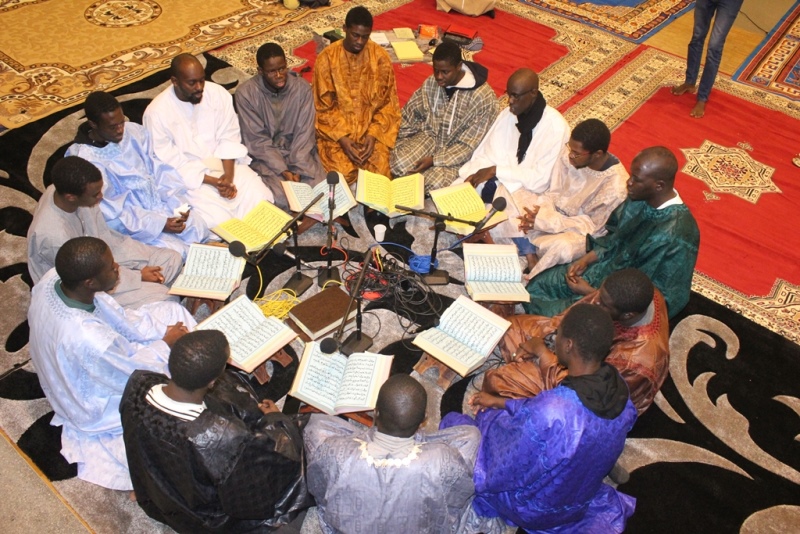 Photo Veille Magal Mise En Place Salle Et Coran Et Mbernde
