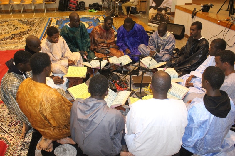 Photo Veille Magal Mise En Place Salle Et Coran Et Mbernde