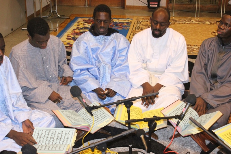 Photo Veille Magal Mise En Place Salle Et Coran Et Mbernde