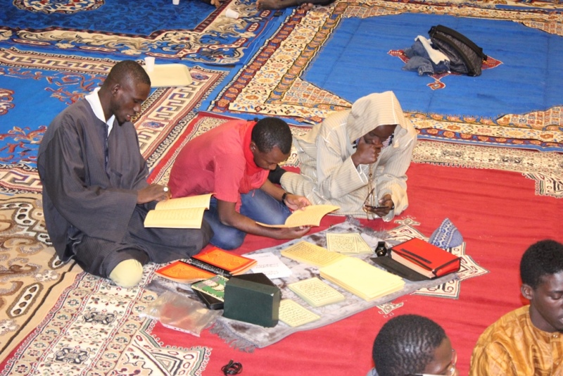 Photo Veille Magal Mise En Place Salle Et Coran Et Mbernde