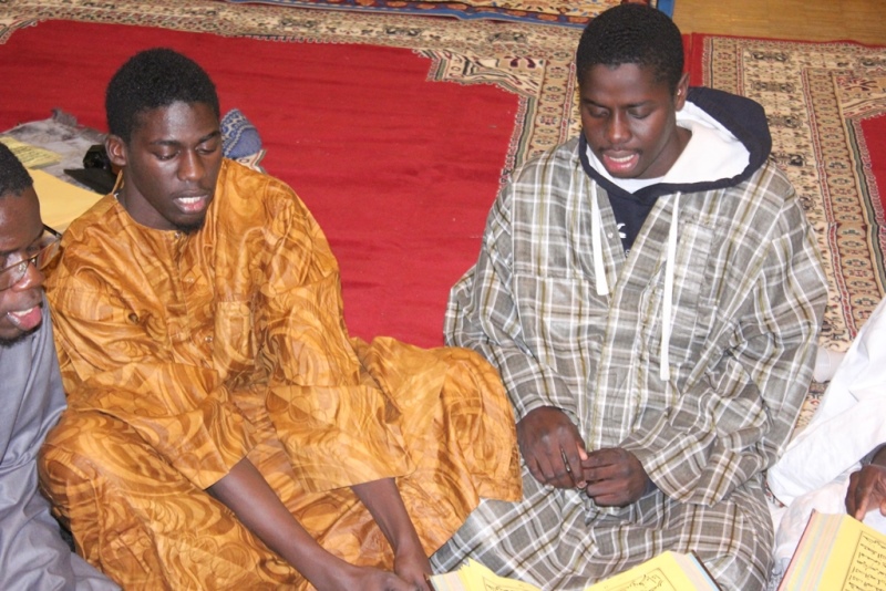Photo Veille Magal Mise En Place Salle Et Coran Et Mbernde